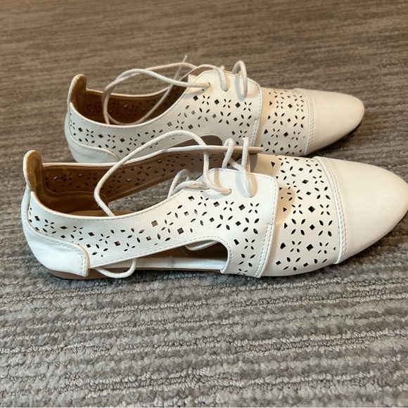 Brand New White SHOES - Picture 3 of 4